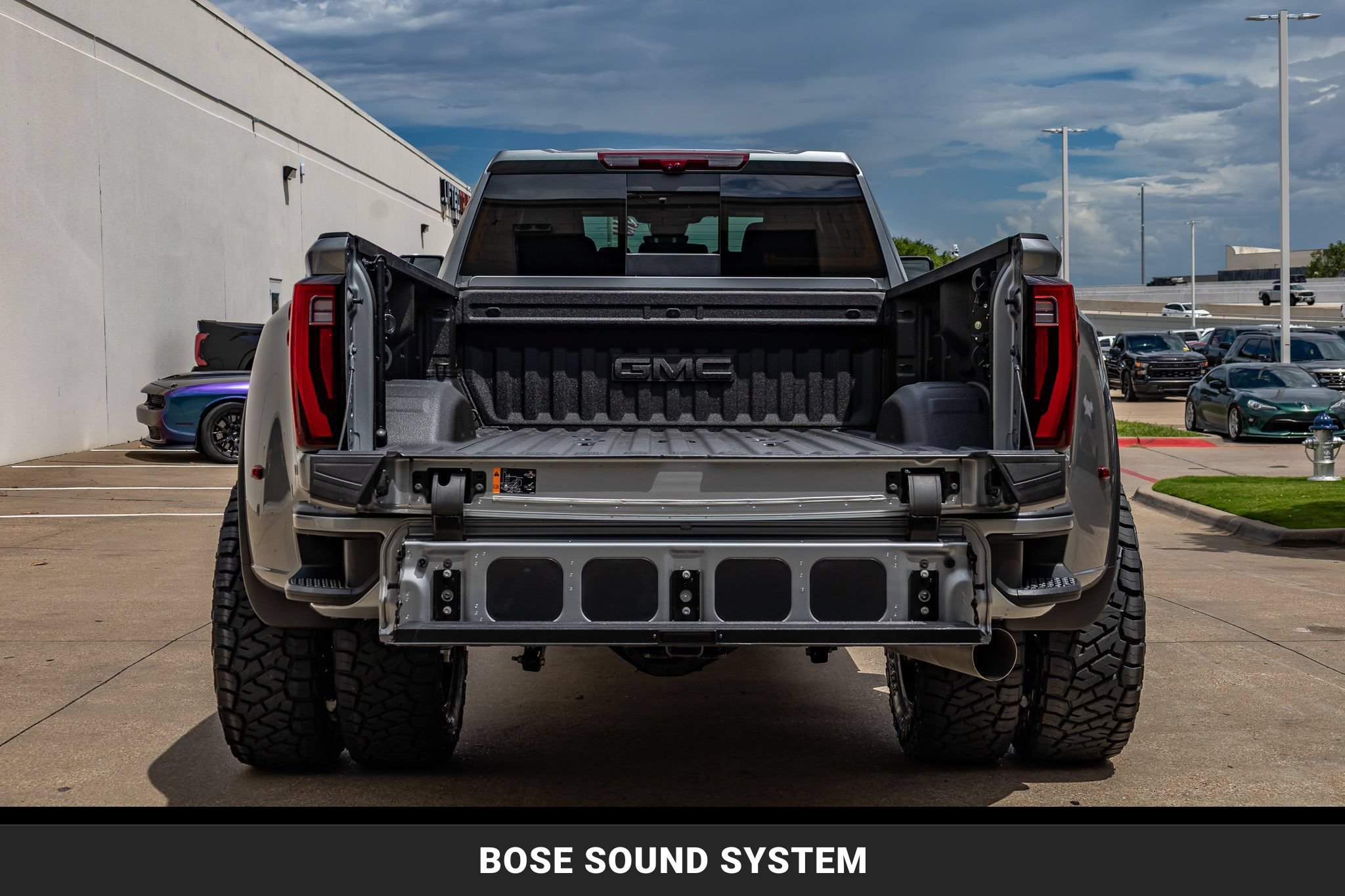 Used 2025 GMC Sierra 3500 Denali w/ Denali Reserve Package AWD/4WD image 9