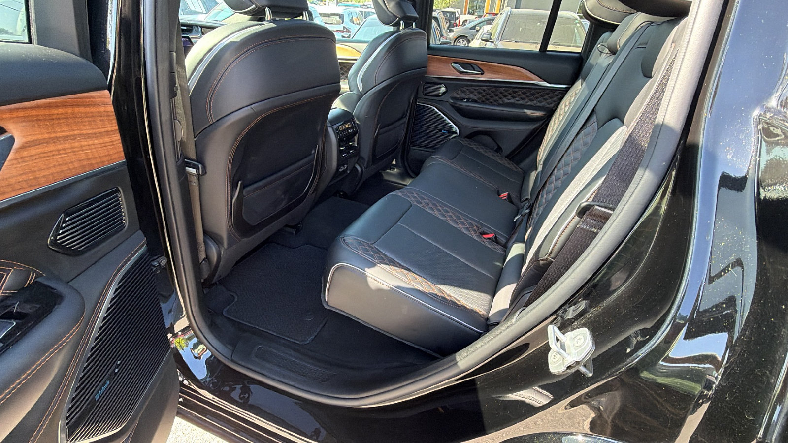 Used 2025 Jeep Grand Cherokee Summit AWD/4WD image 24
