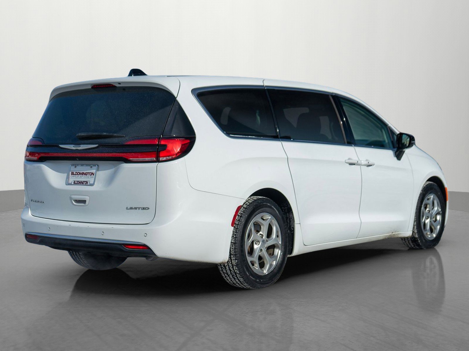 Used 2024 Chrysler Pacifica Limited image 7