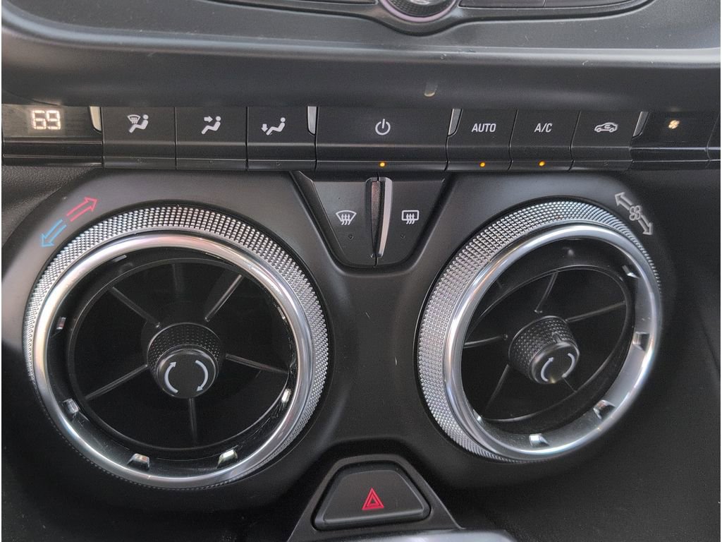 Used 2023 Chevrolet Camaro LT image 17