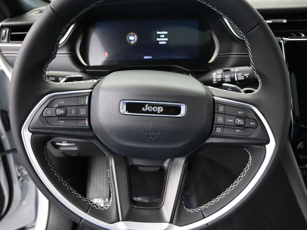 Used 2024 Jeep Grand Cherokee L Laredo image 30