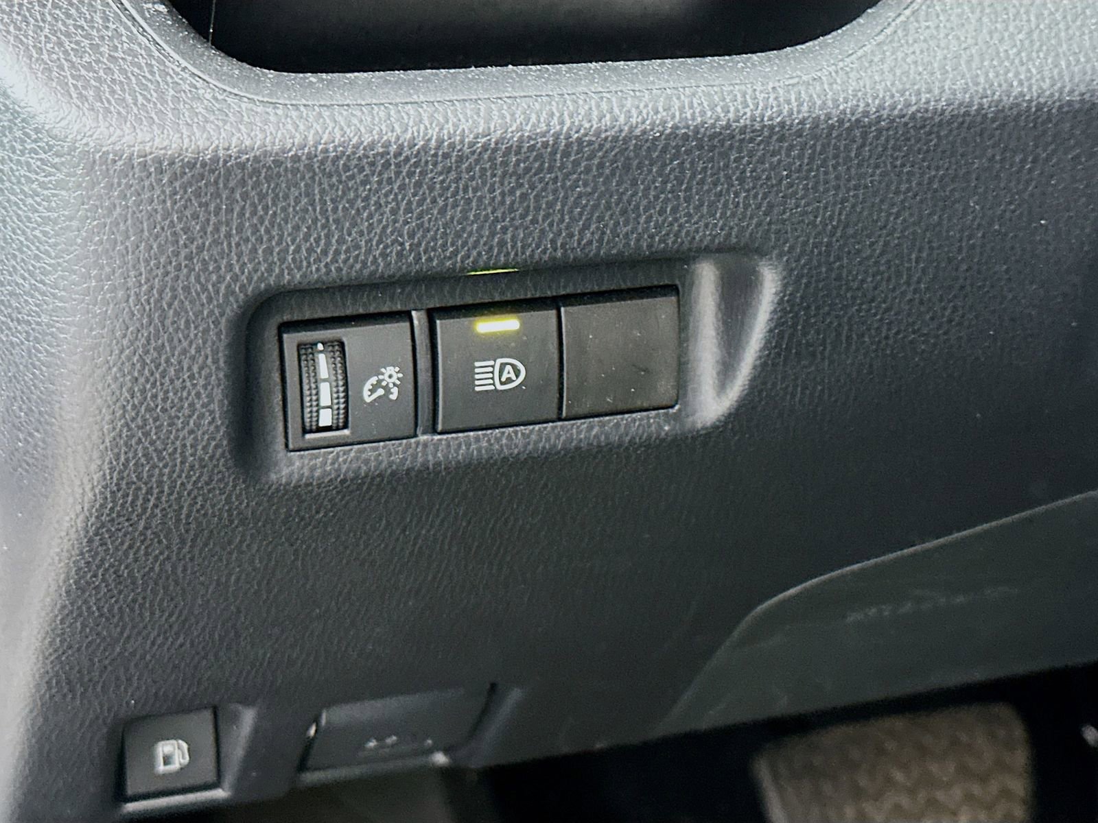 Certified 2025 Toyota RAV4 XLE AWD/4WD image 10