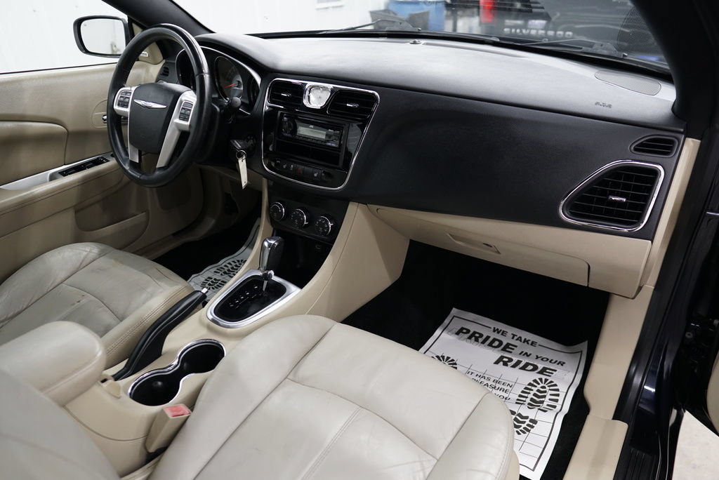 Used 2012 Chrysler 200 Limited FWD image 40