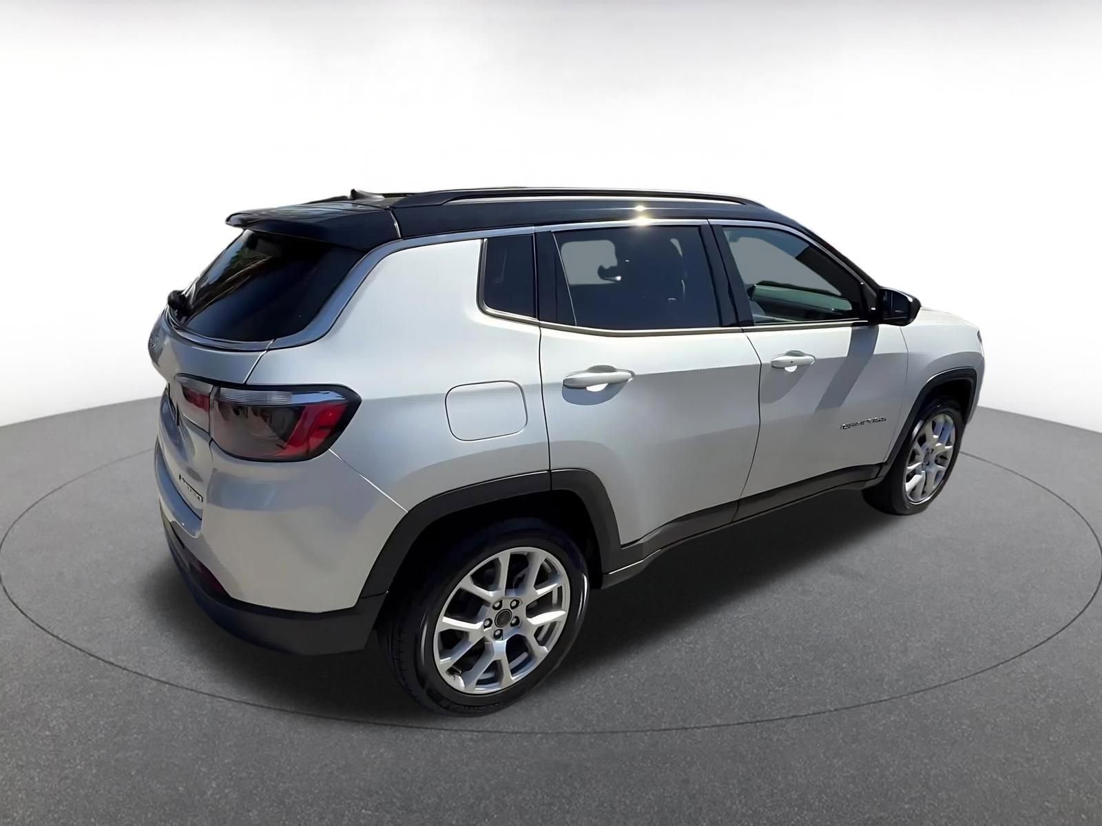 Used 2025 Jeep Compass Limited AWD/4WD image 14
