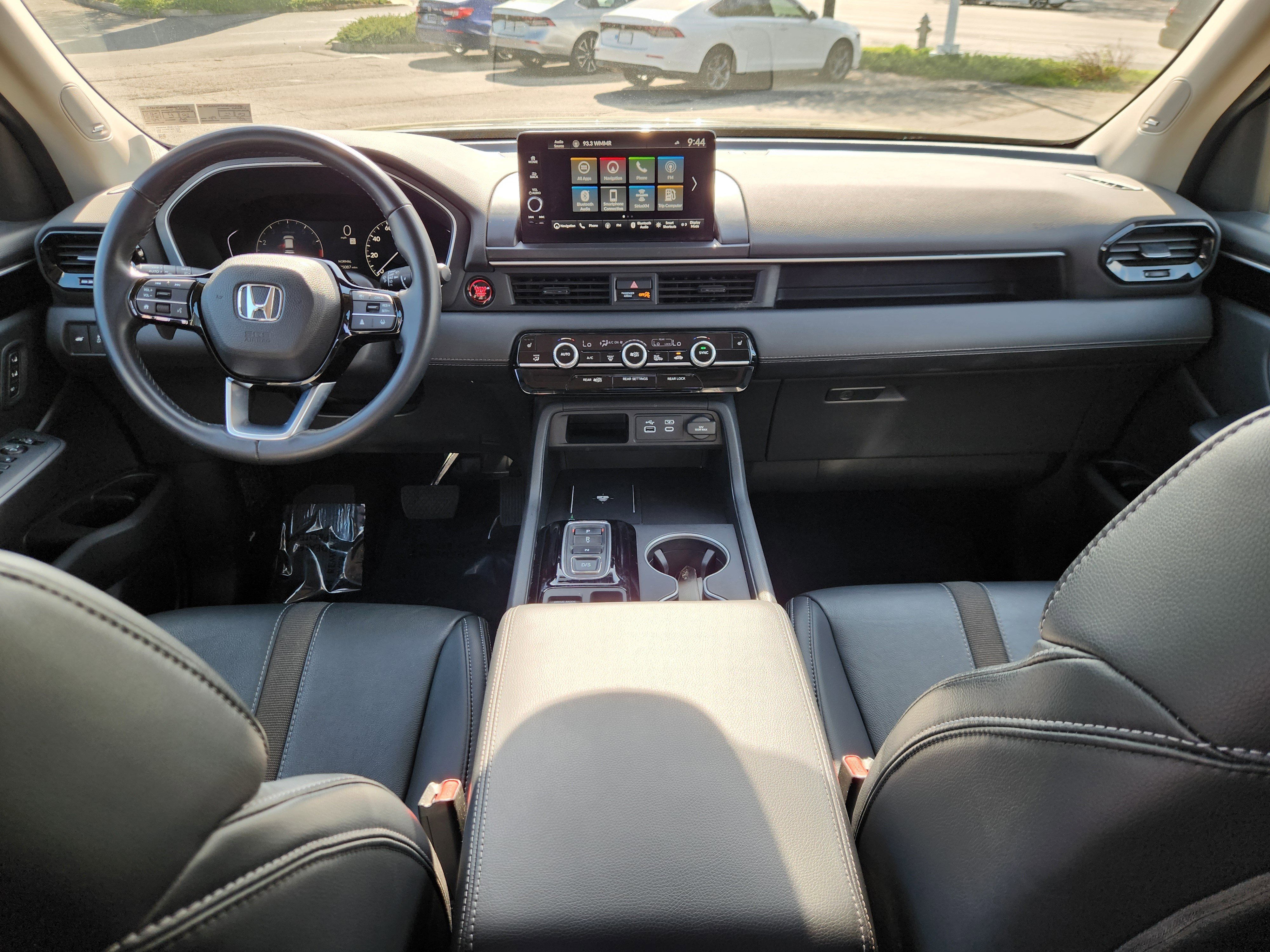 Certified 2025 Honda Pilot Touring image 8
