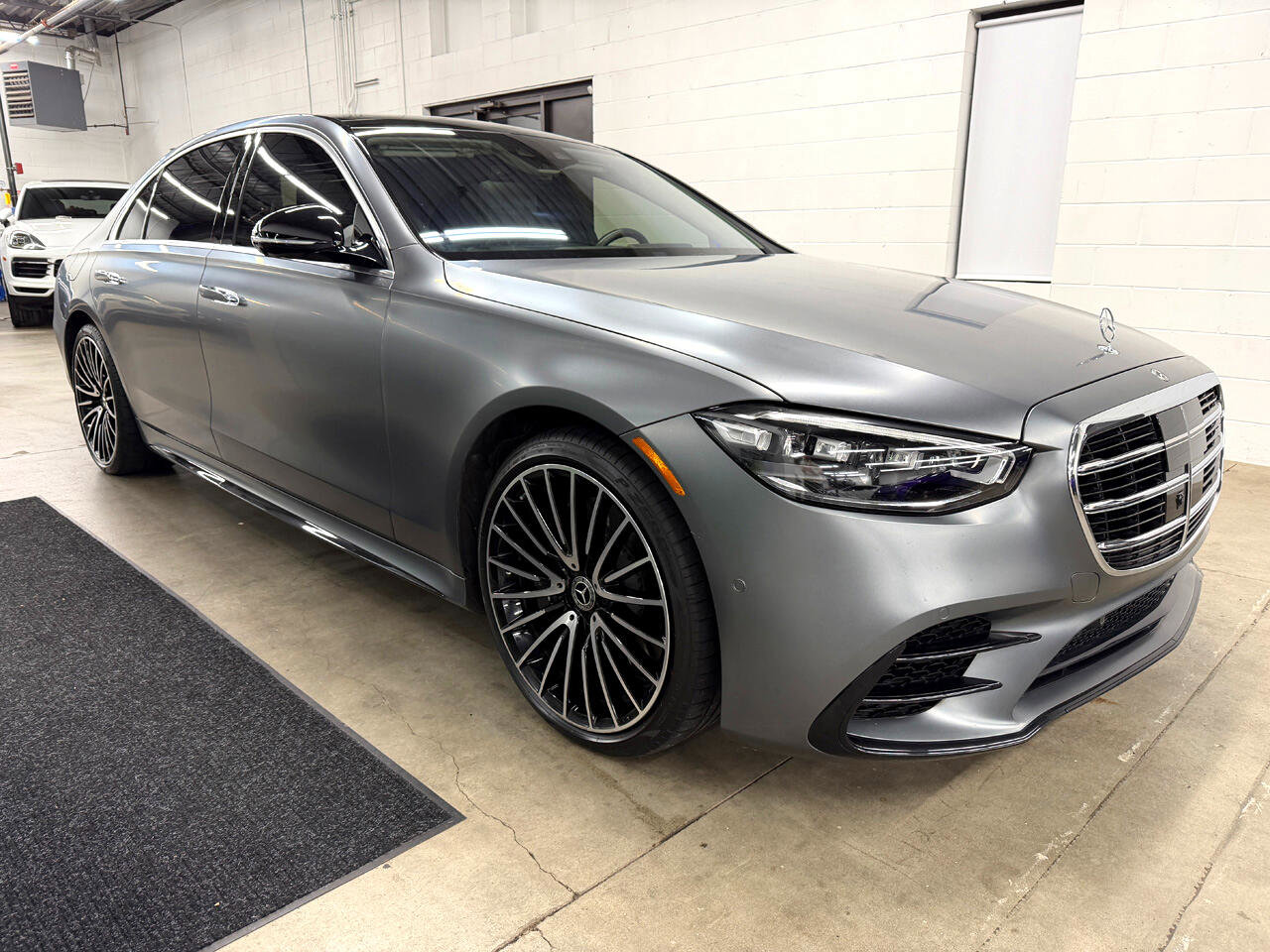 Used 2022 Mercedes-Benz S 580 4MATIC Sedan image 3