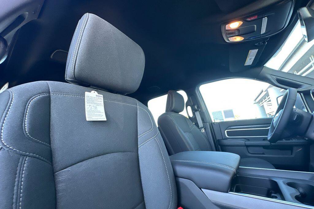 New 2026 RAM 2500 Big Horn AWD/4WD image 15