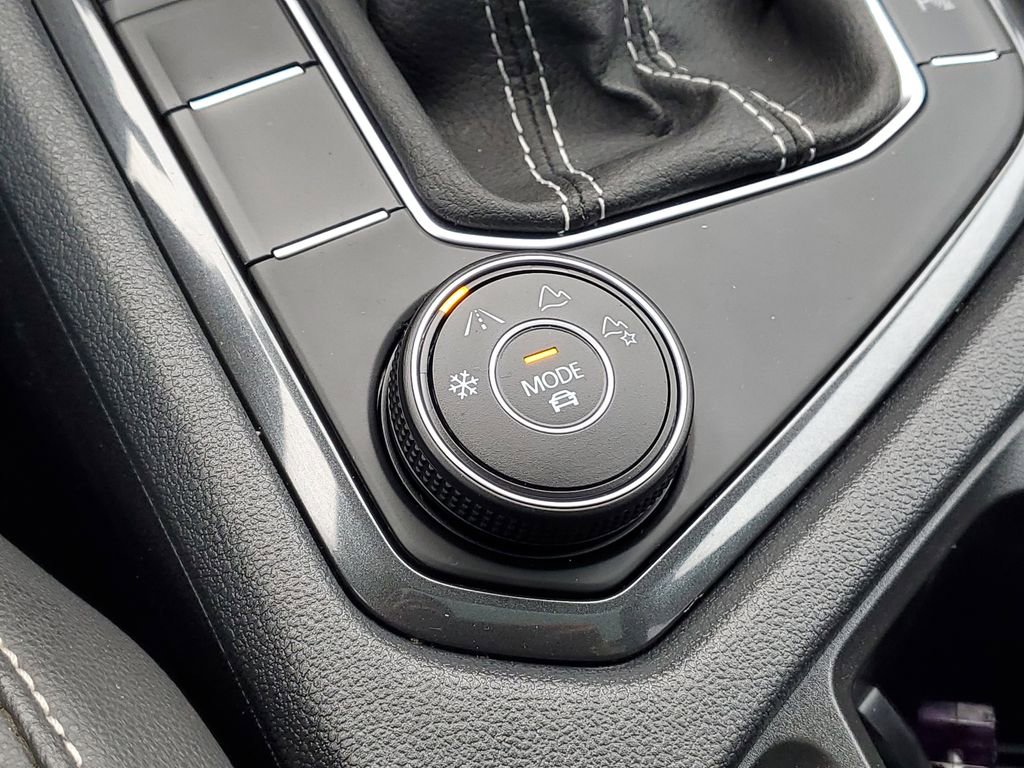 Used 2022 Volkswagen Tiguan SE R-Line image 30