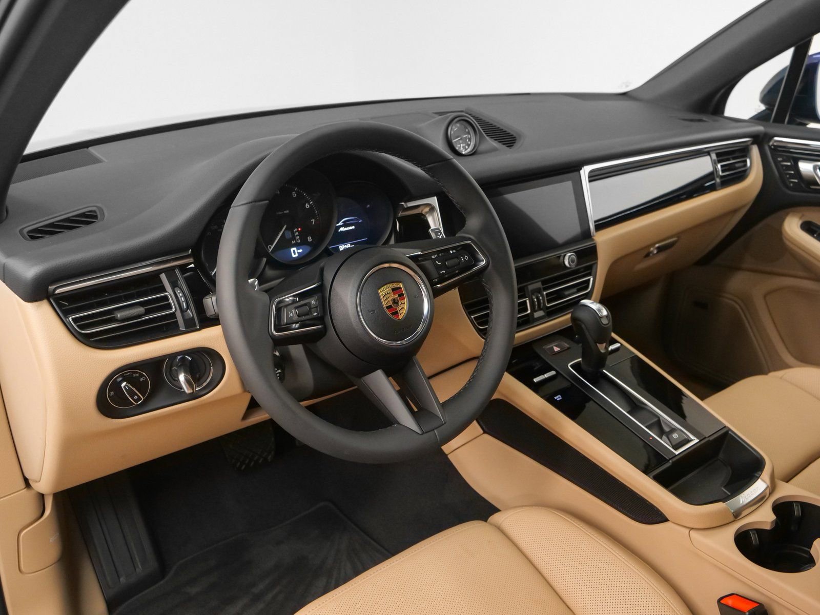 Used 2025 Porsche Macan image 39