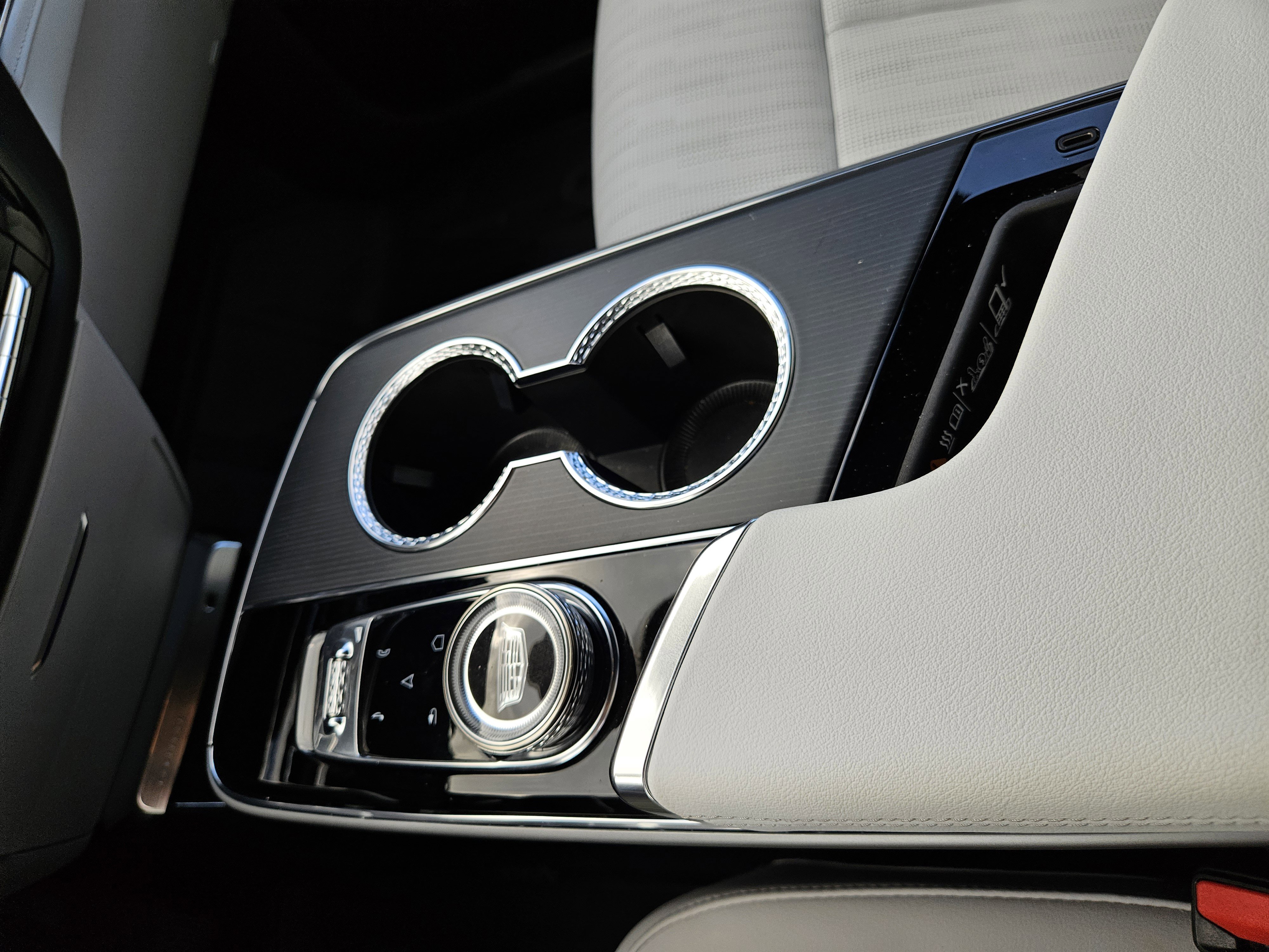 New 2025 Cadillac Lyriq Sport image 30