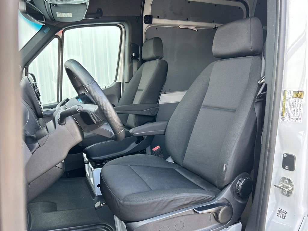 Used 2025 Mercedes-Benz Sprinter 2500 image 12