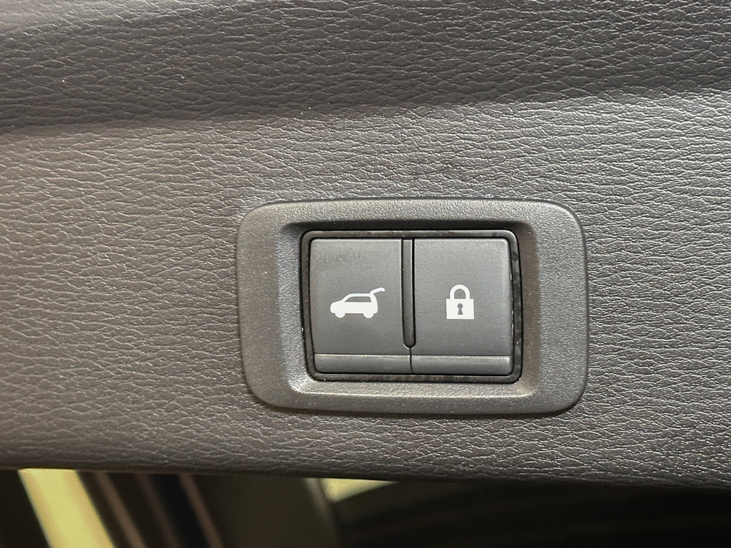 Used 2024 Mitsubishi Outlander AWD image 23
