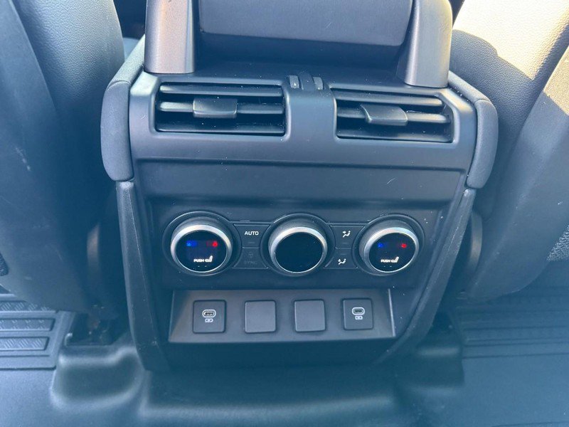 Used 2023 Land Rover Defender 110 X-Dynamic SE image 12