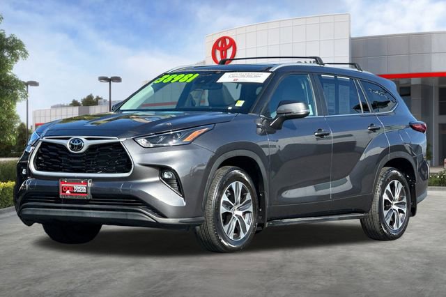 Certified 2023 Toyota Highlander XLE image 11