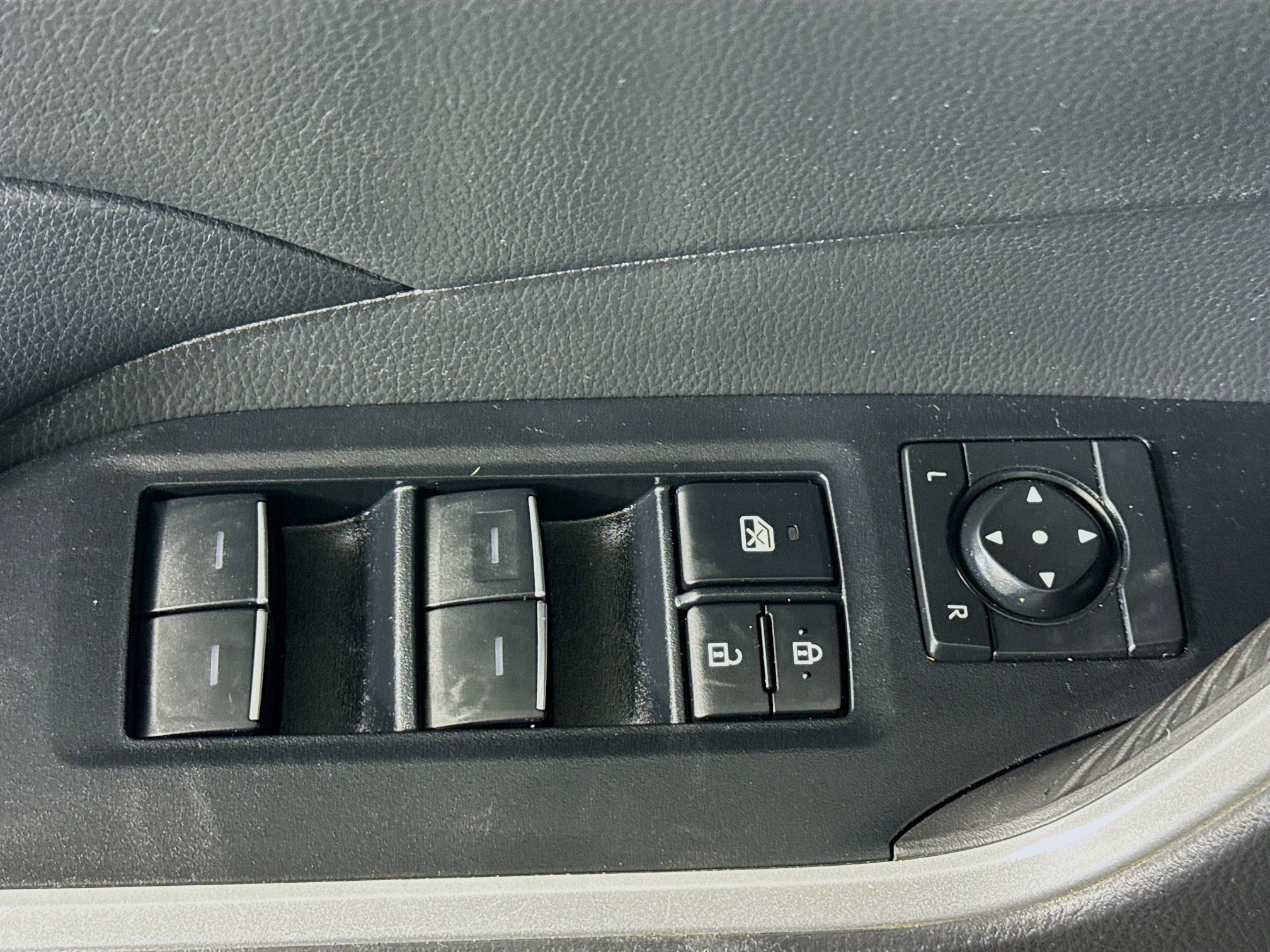 Used 2022 Toyota RAV4 XLE image 24