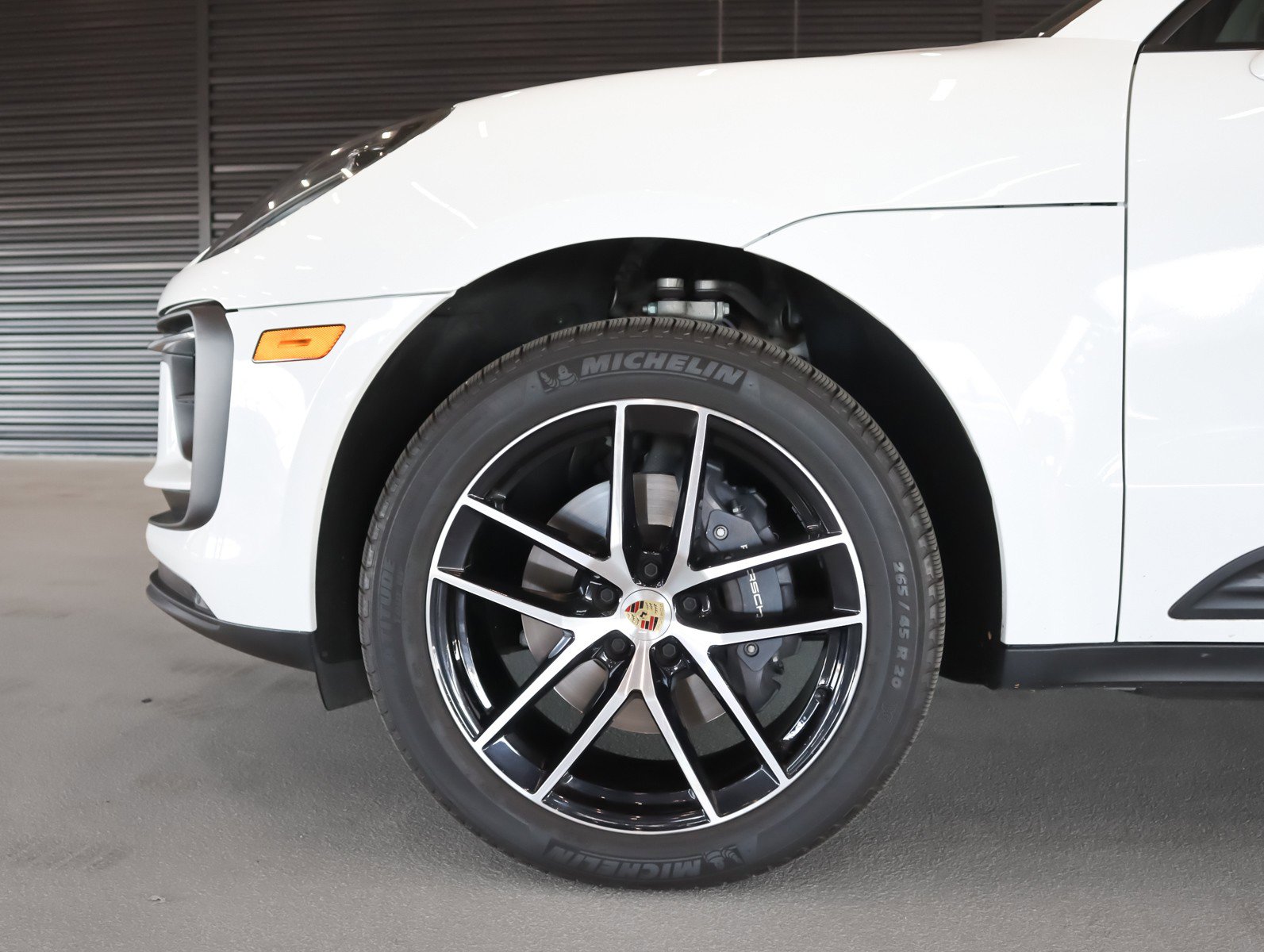 Certified 2024 Porsche Macan image 12