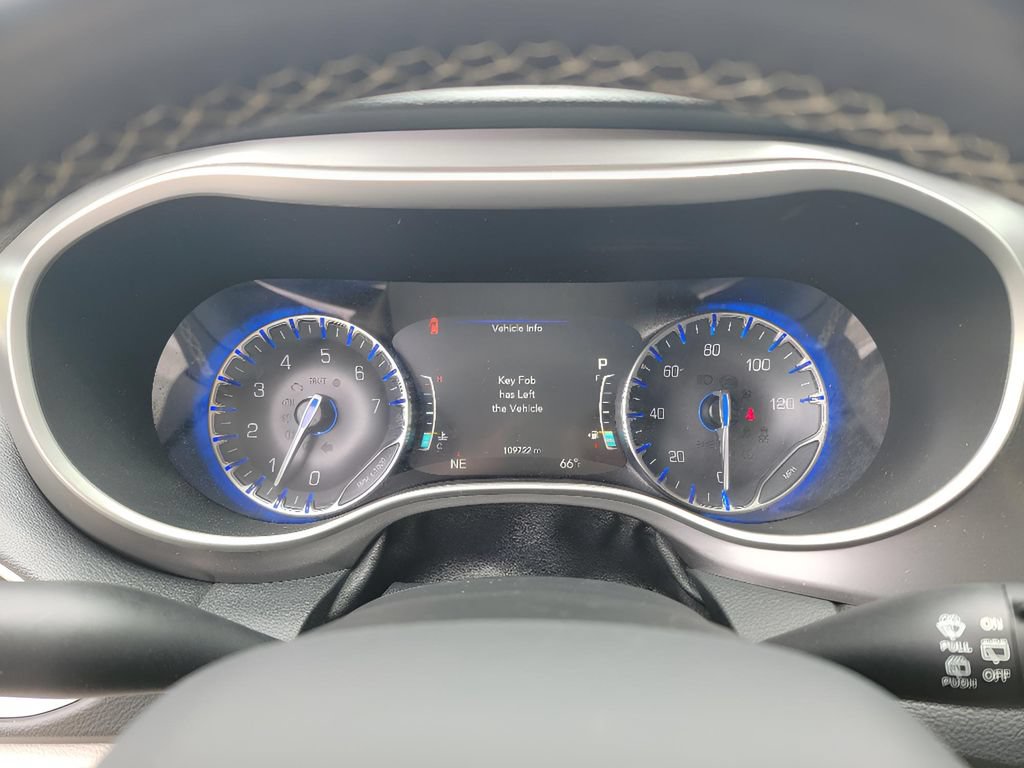 Used 2022 Chrysler Pacifica Touring-L FWD image 14