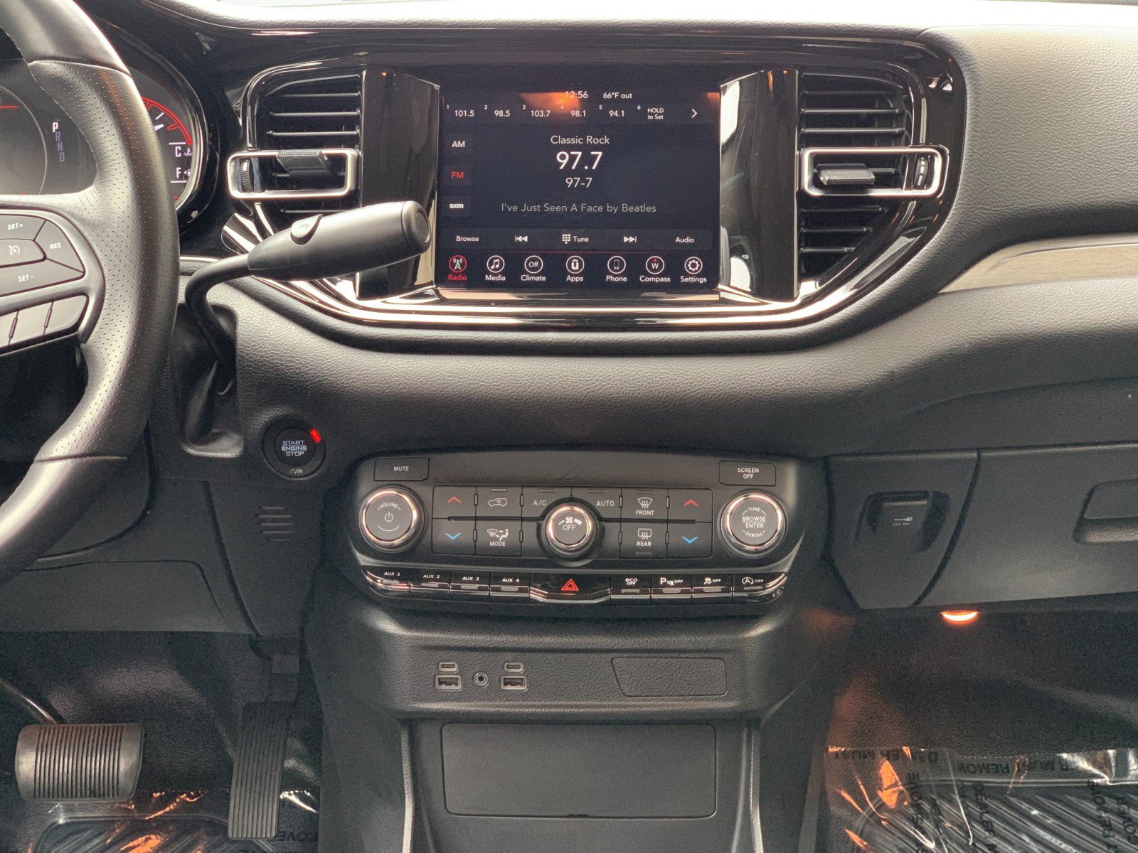 Used 2022 Dodge Durango AWD image 21