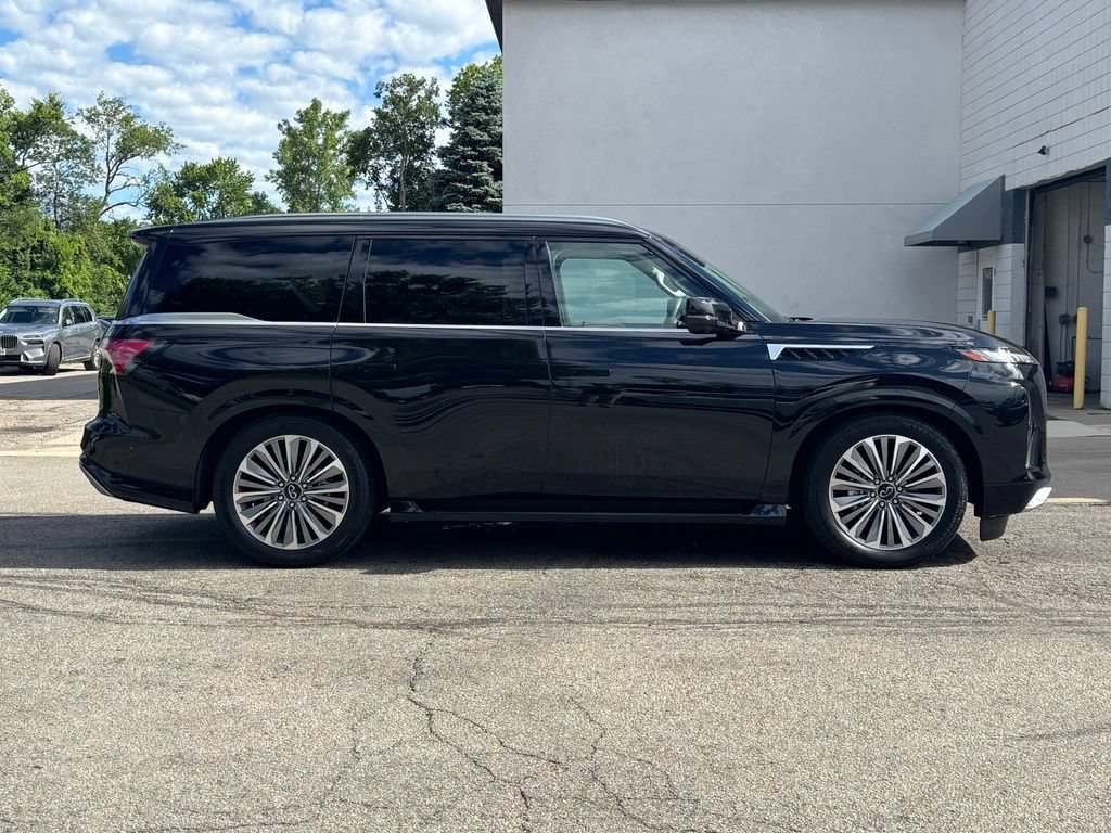 Used 2025 INFINITI QX80 Sensory AWD/4WD image 2