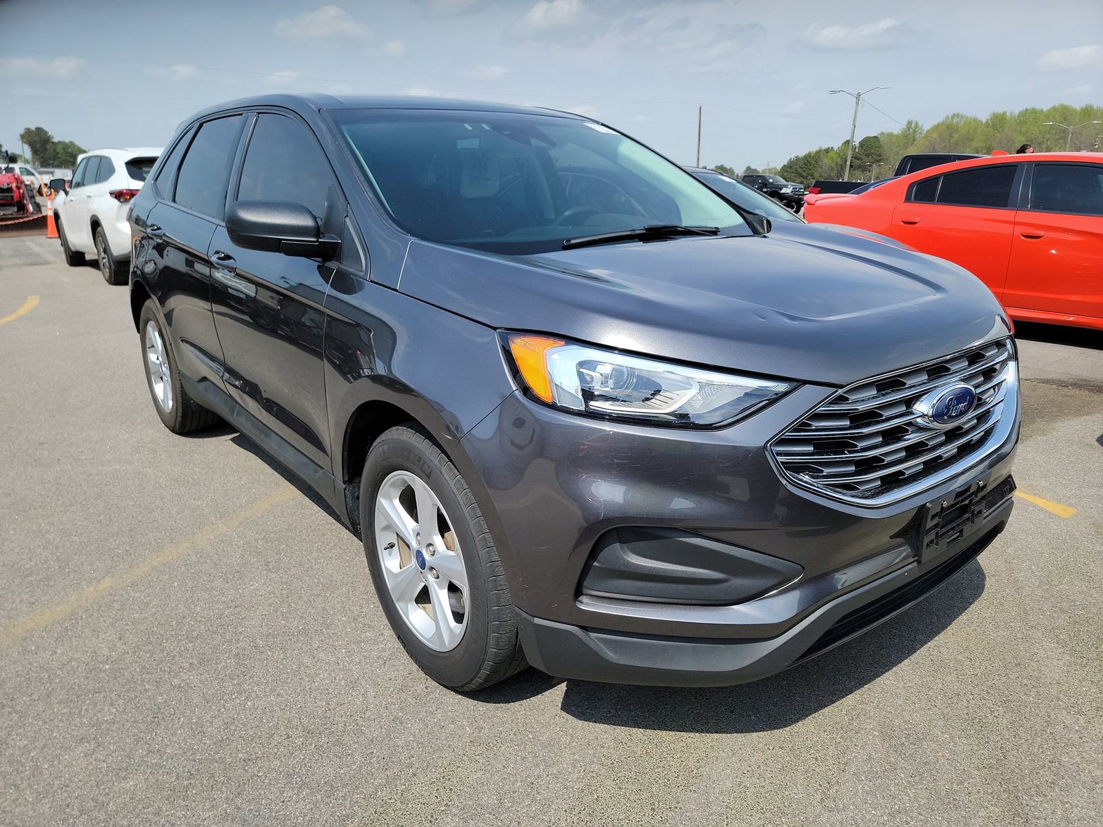 Used 2020 Ford Edge SE image 4