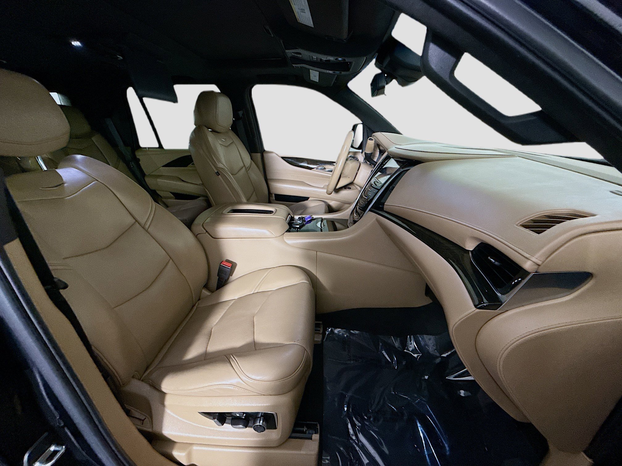 Used 2020 Cadillac Escalade Platinum image 28