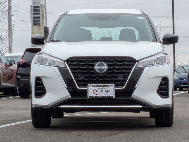 Used 2025 Nissan Kicks Play S FWD image 2