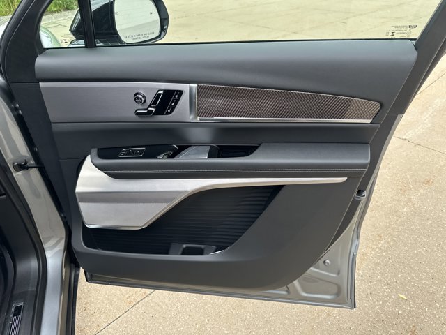 New 2026 Cadillac Vistiq Sport w/ LPO, Floor Liner Package image 34