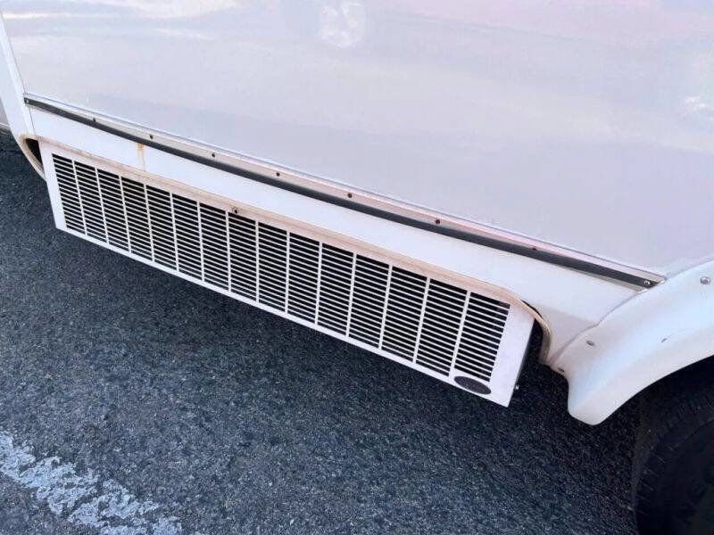 Used 2006 Ford E-350 and Econoline 350 Super Duty RWD image 17