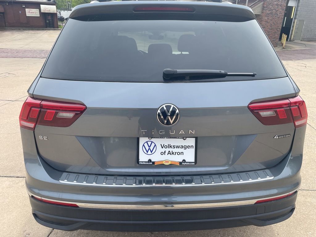 Used 2023 Volkswagen Tiguan SE w/ Panoramic Sunroof Package AWD/4WD image 3