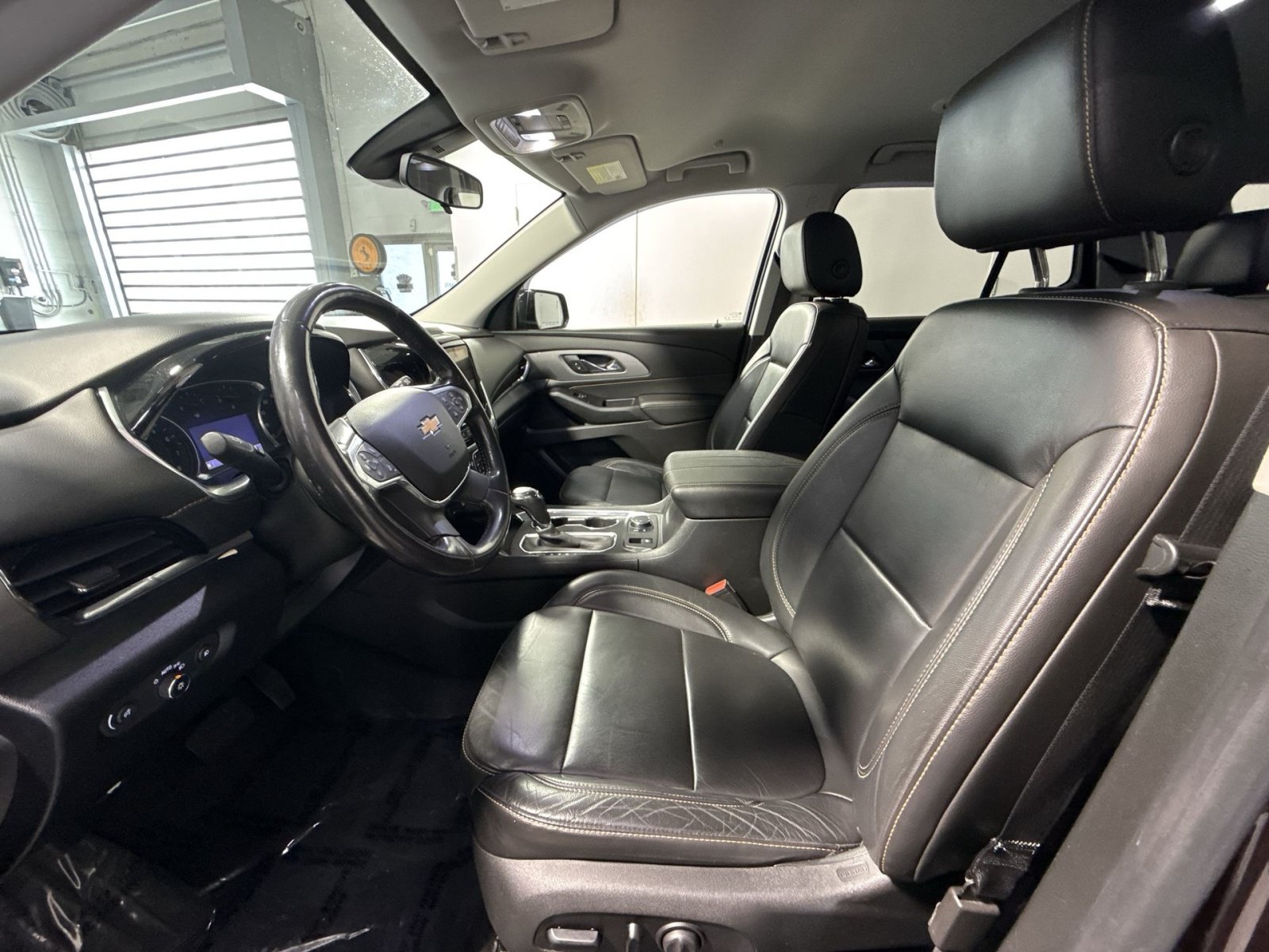 Used 2020 Chevrolet Traverse LT w/ Driver Confidence II Package FWD image 14