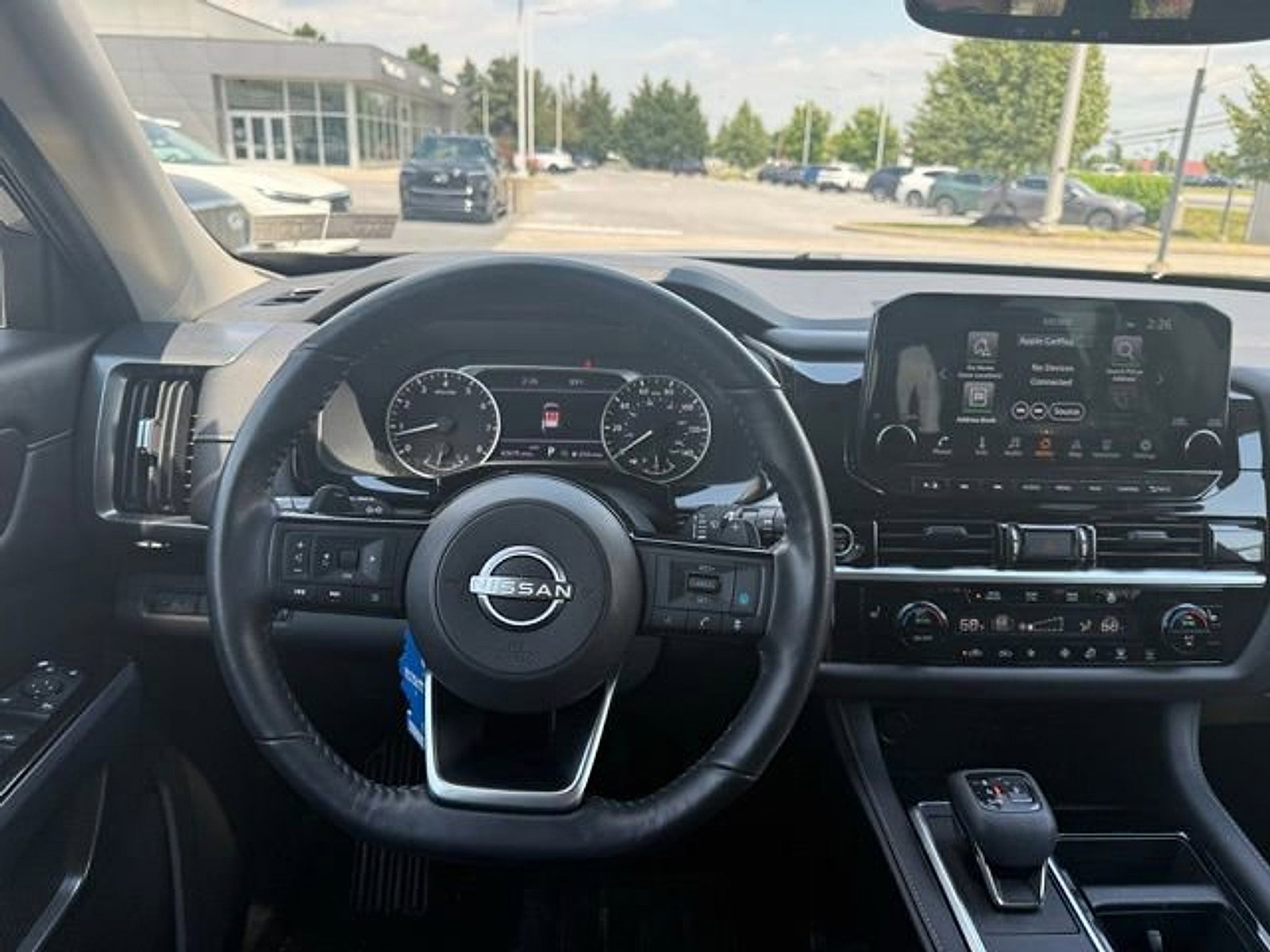 Used 2022 Nissan Pathfinder SL w/ Lighting Package (N92) AWD/4WD image 6