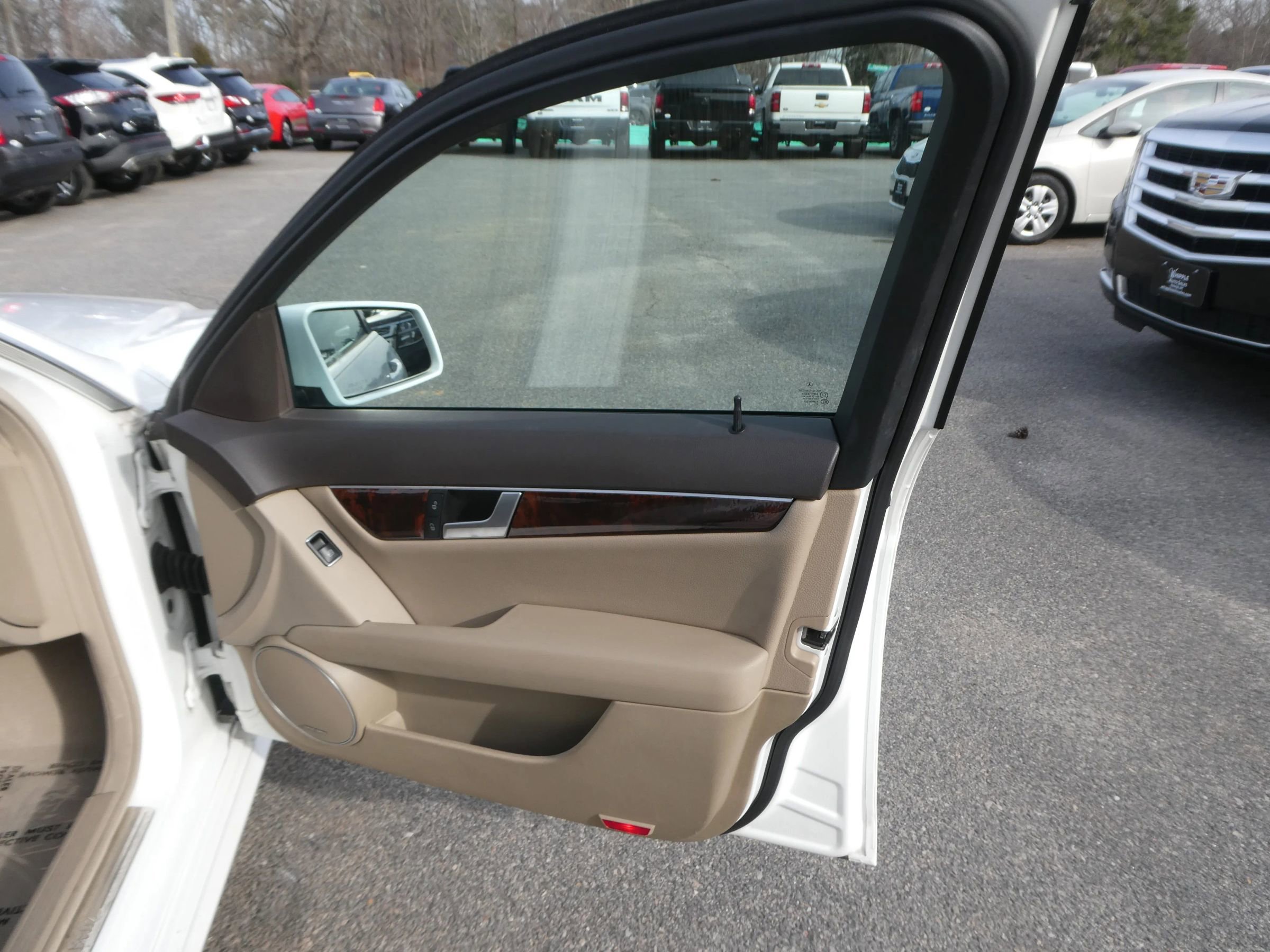 Used 2014 Mercedes-Benz C 250 Sedan image 25