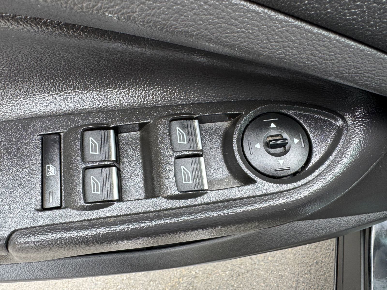 Used 2017 Ford Escape Titanium AWD/4WD image 14