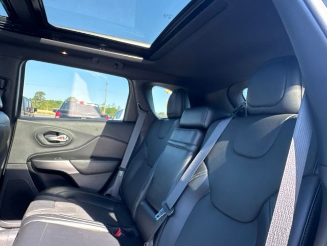 Used 2019 Jeep Cherokee High Altitude AWD/4WD image 16