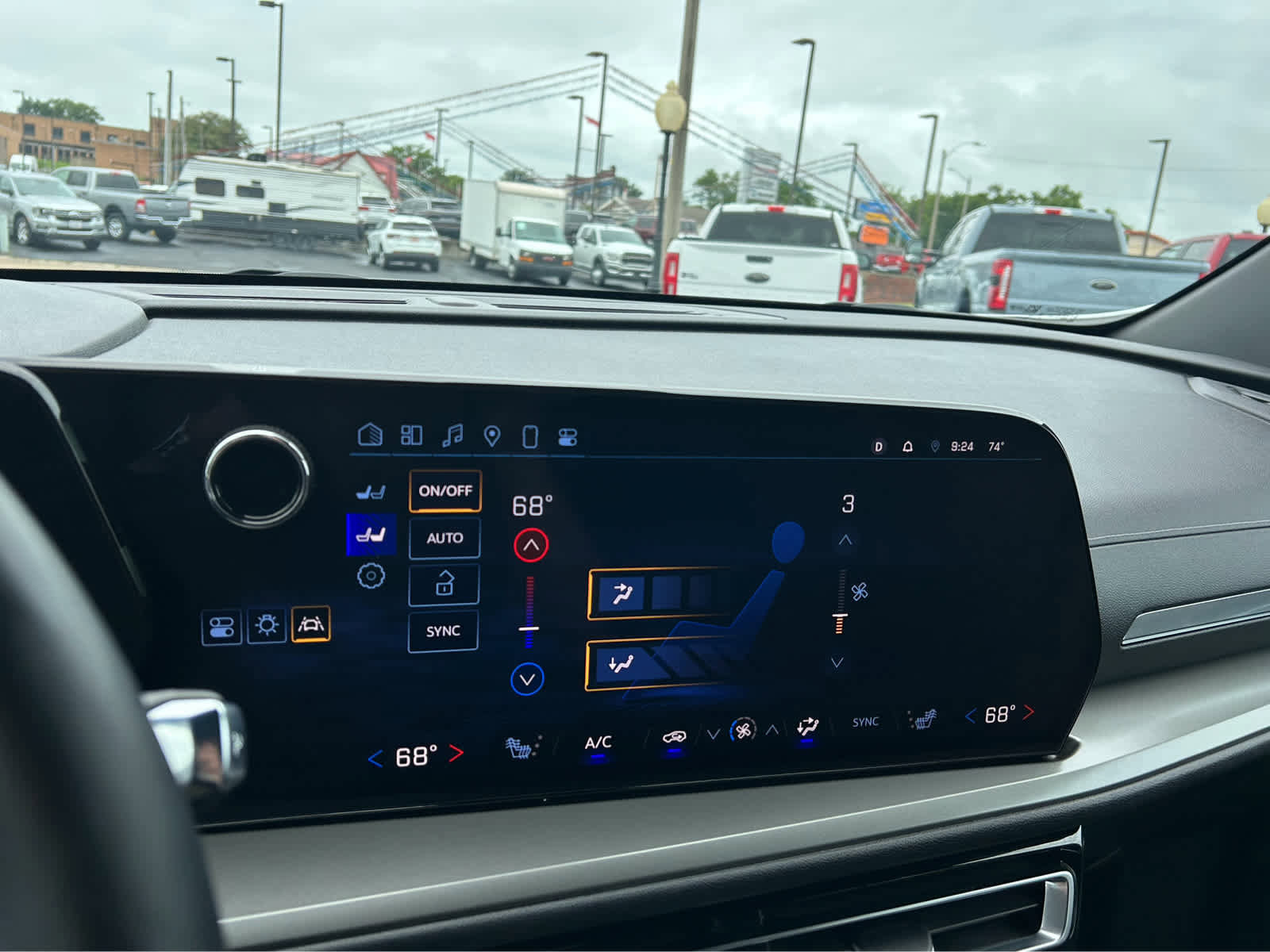 Used 2025 Chevrolet Traverse LT image 37