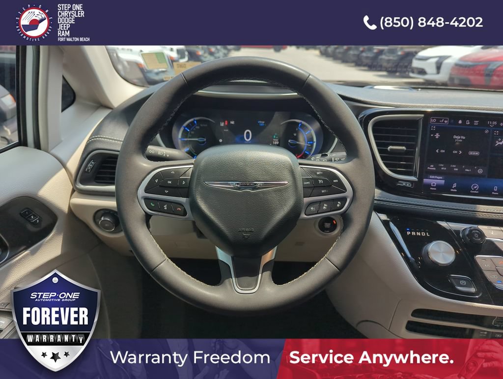 Used 2022 Chrysler Pacifica Touring-L FWD image 16