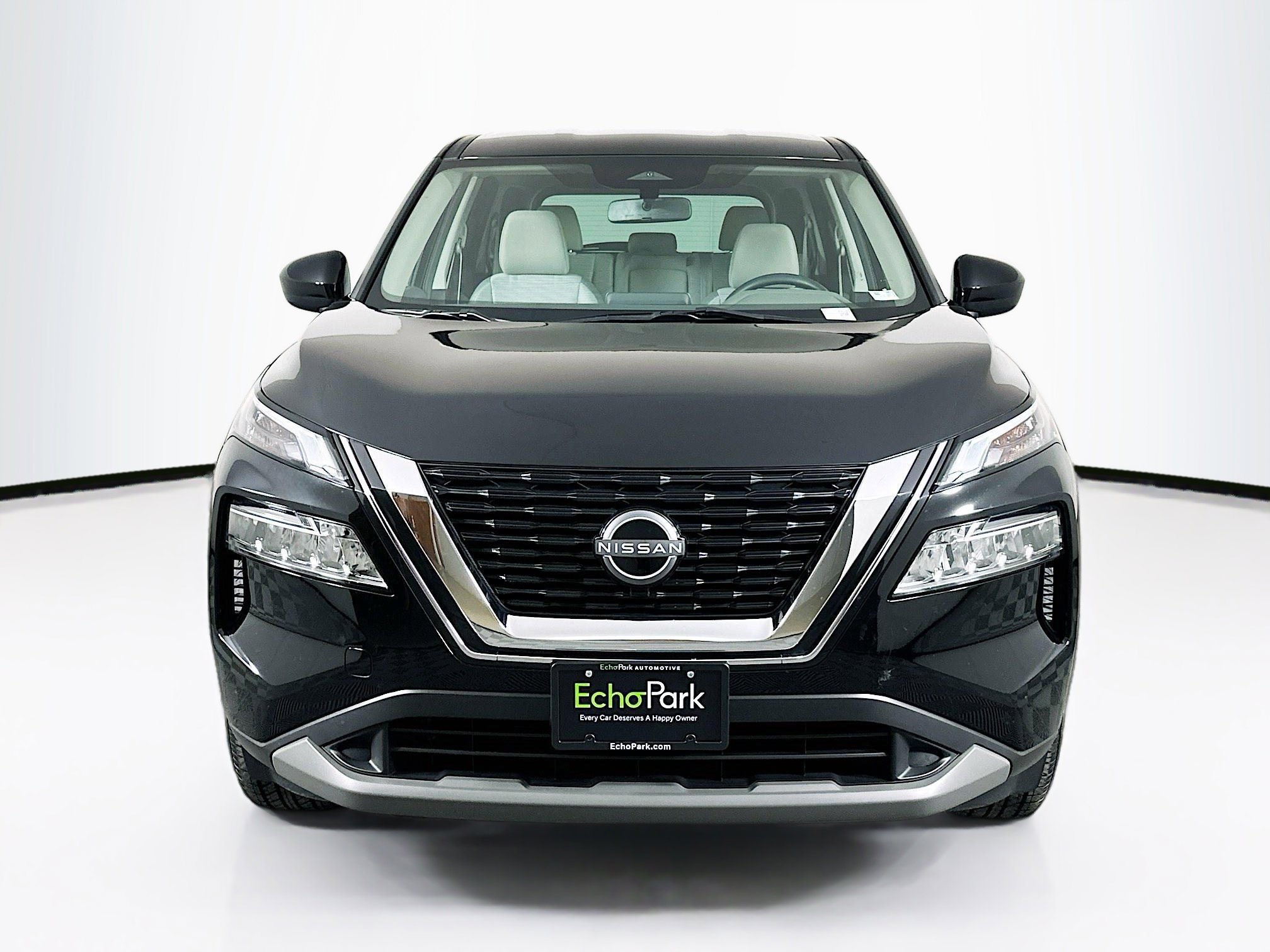 Used 2023 Nissan Rogue SV image 2