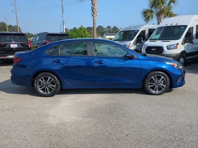Used 2023 Kia Forte LXS w/ LXS Technology Package FWD image 3