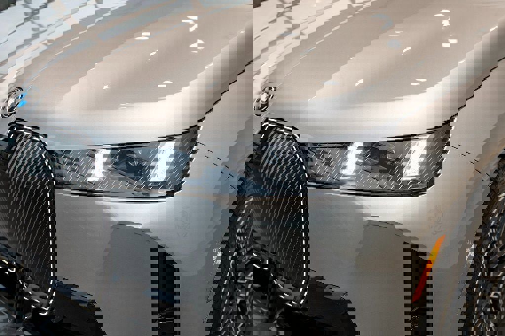 Used 2026 BMW iX xDrive60 w/ M Sport Package image 8