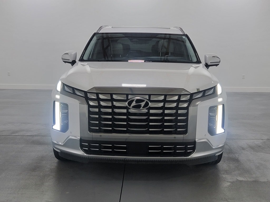 Used 2023 Hyundai Palisade Calligraphy FWD image 3