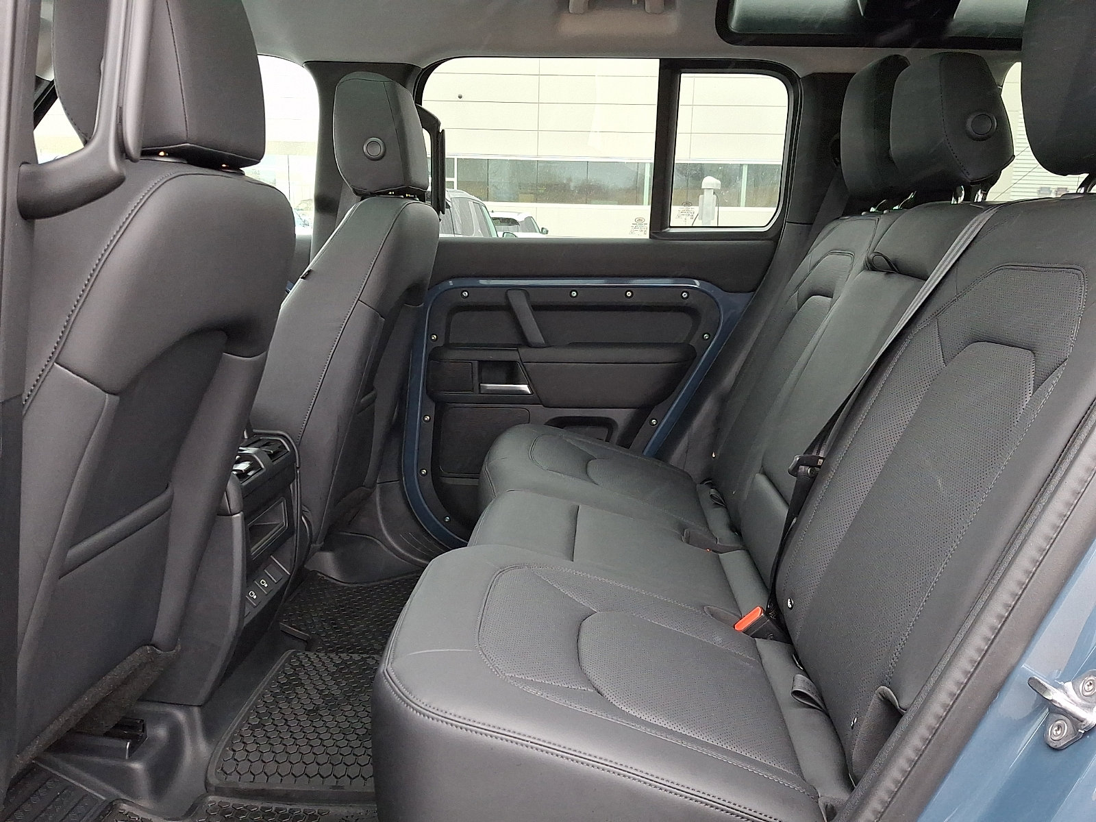 Used 2025 Land Rover Defender 110 S image 9