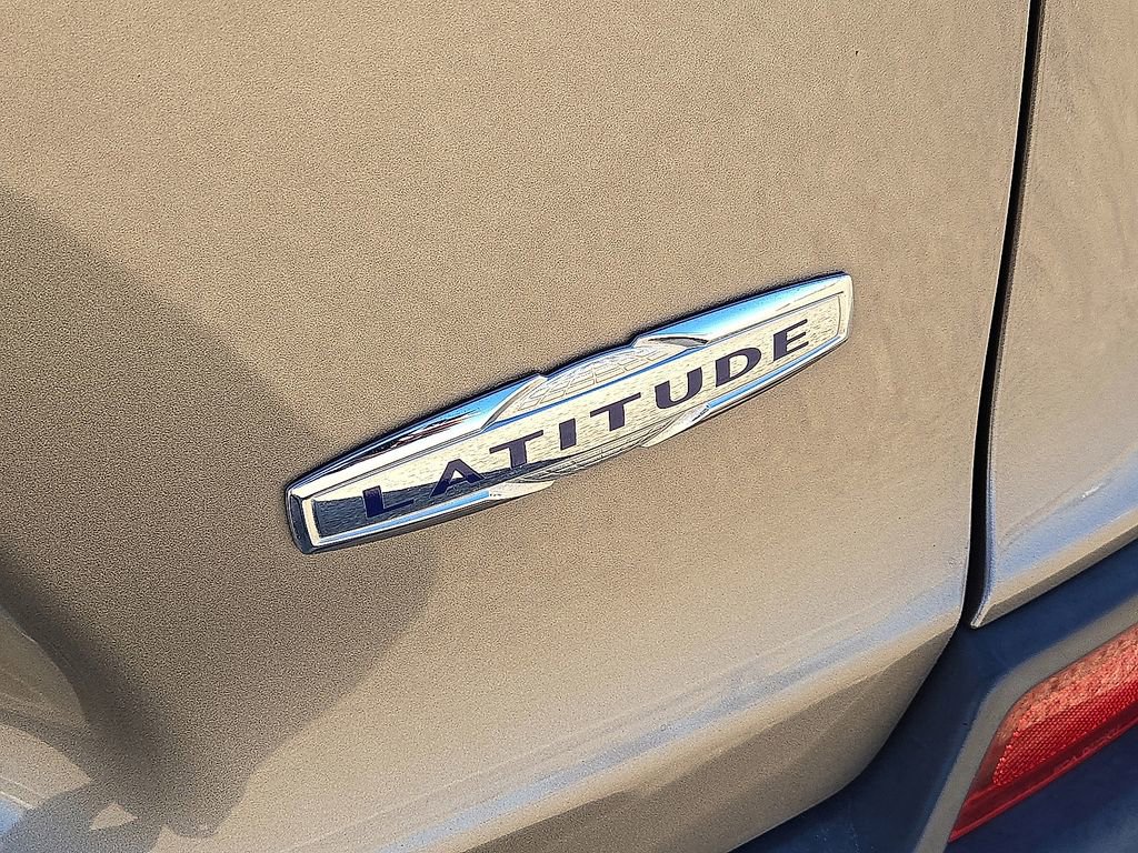 Used 2019 Jeep Cherokee Latitude w/ Popular Appearance Group image 14