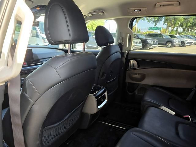 Used 2025 Kia Carnival FWD image 16