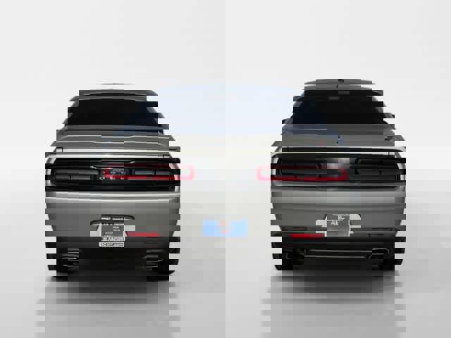 Used 2021 Dodge Challenger SXT image 4