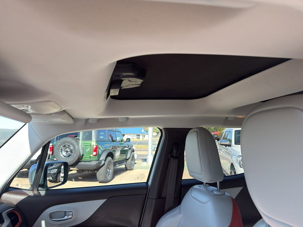 Used 2015 Jeep Renegade Limited AWD/4WD image 9