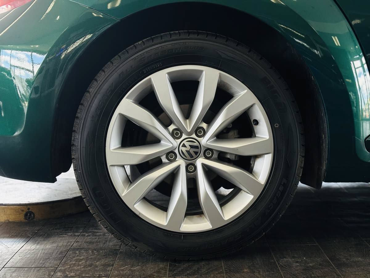 Used 2017 Volkswagen Beetle 1.8T SEL FWD image 25