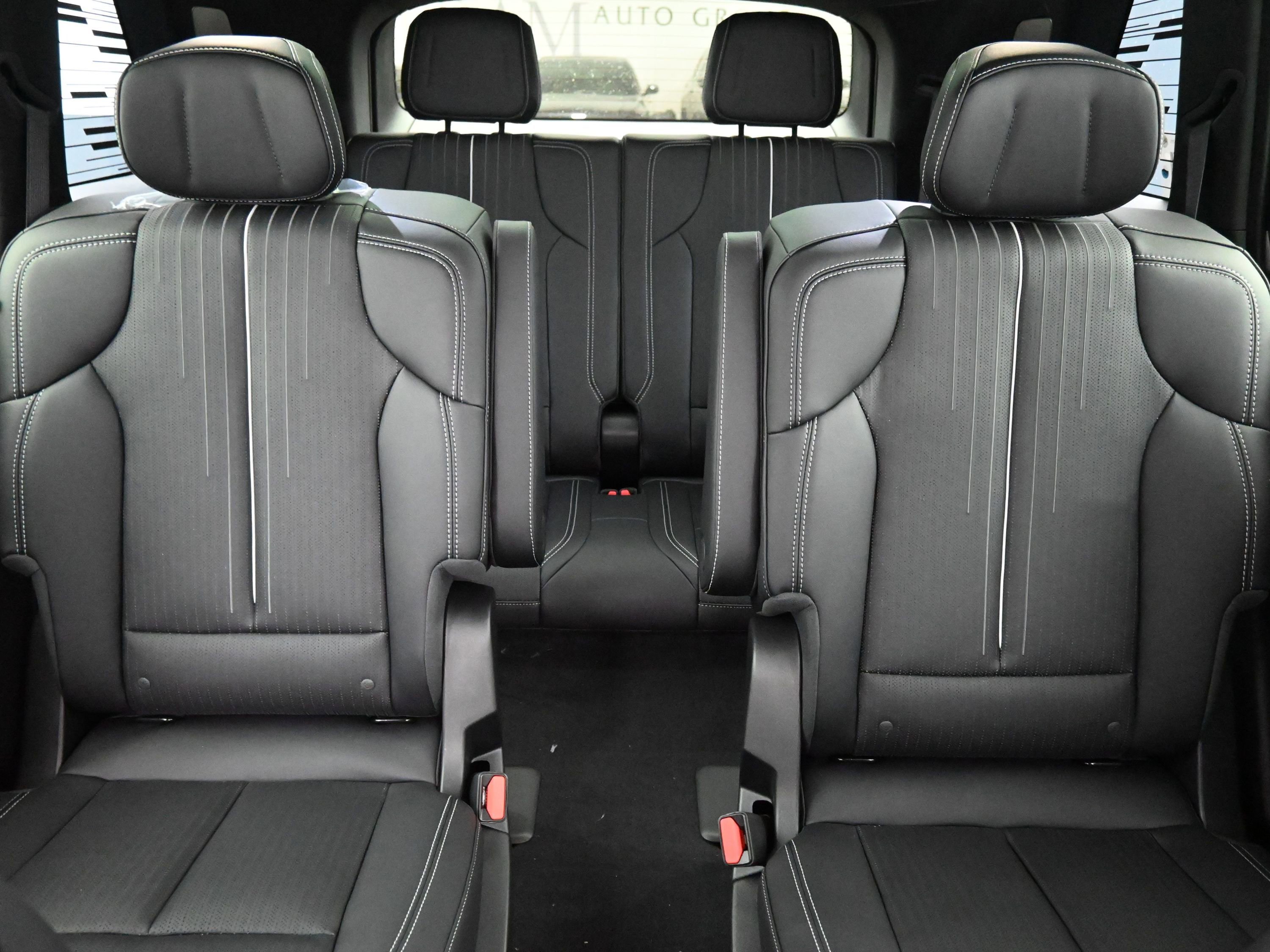 New 2026 Cadillac Vistiq Luxury w/ LPO, Floor Liner Package image 14