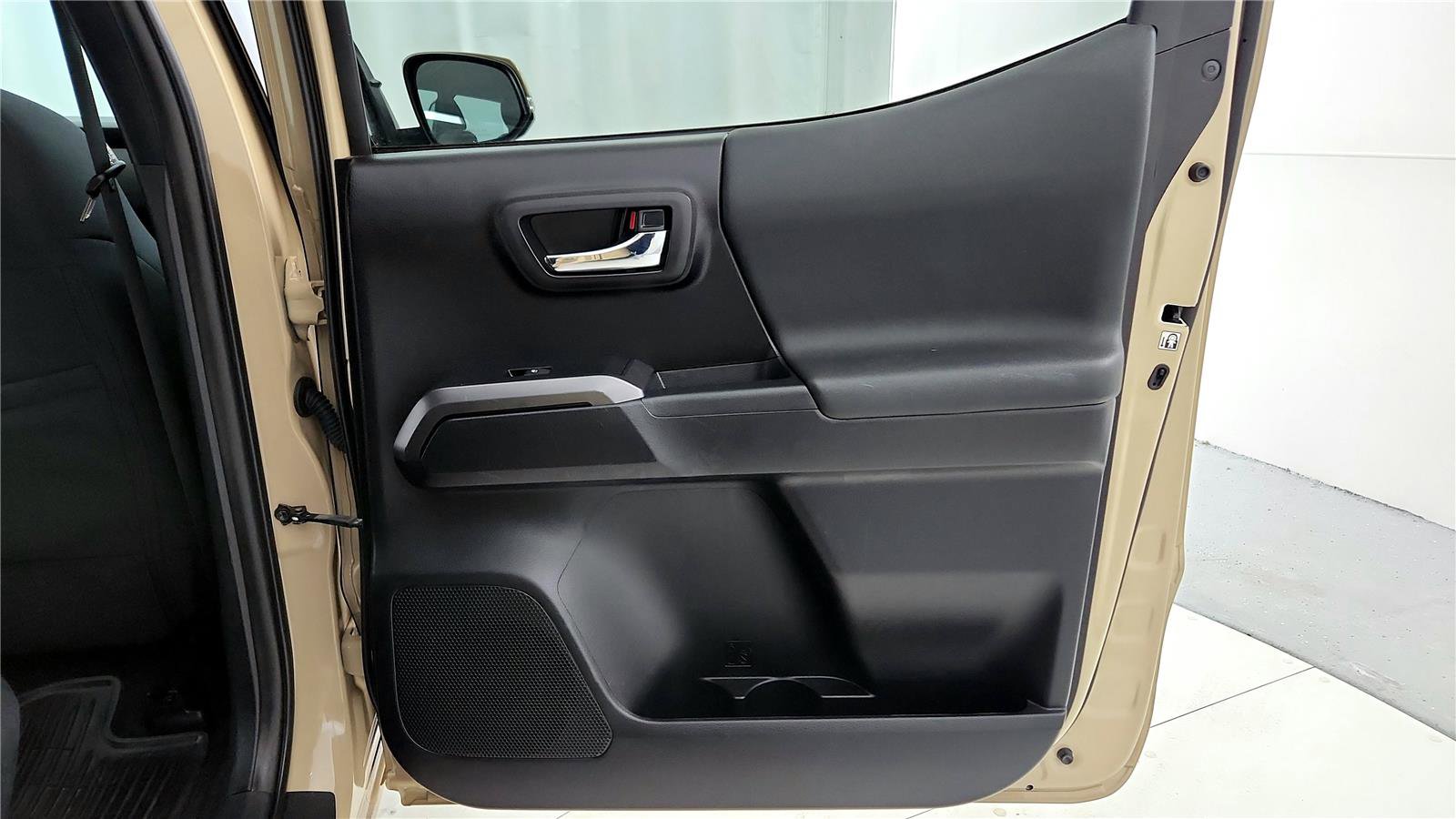 Used 2020 Toyota Tacoma TRD Off-Road image 18