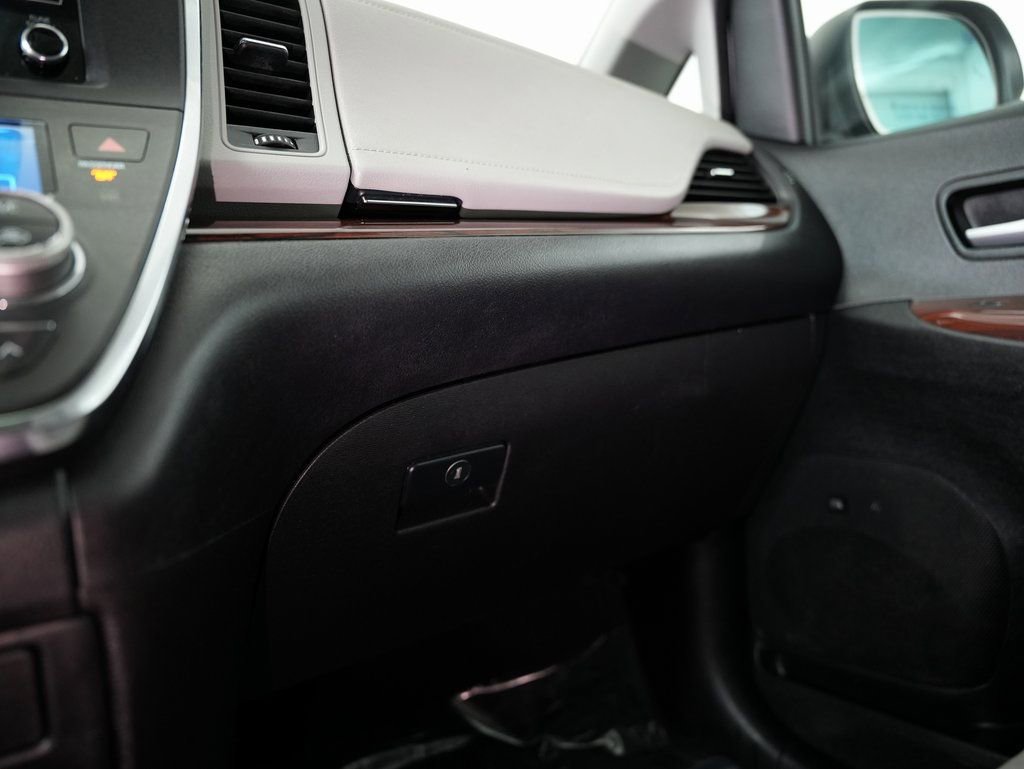 Used 2019 Toyota Sienna Limited Premium image 52
