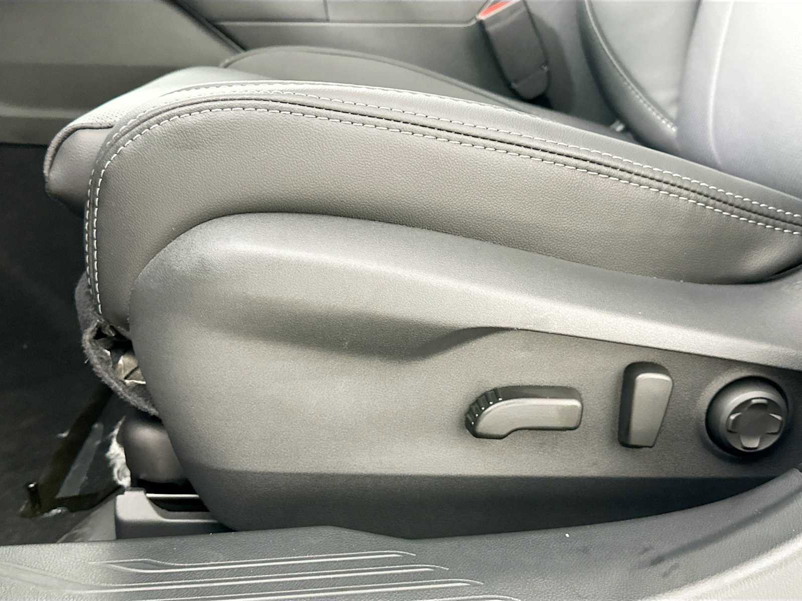 Certified 2025 Subaru Outback Limited w/ Popular Package #2 image 18